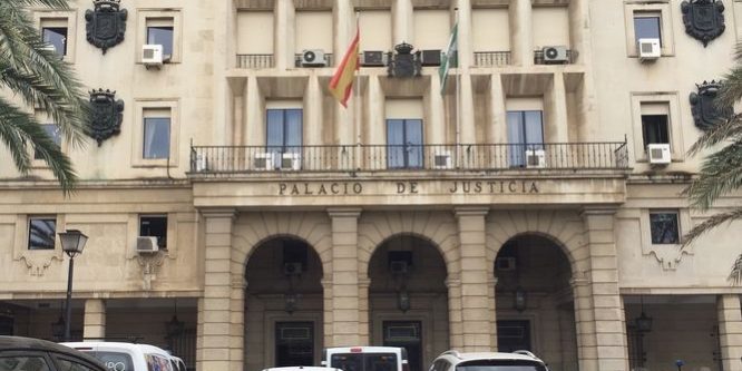 LAS CLÁUSULAS SUELO EN LA AUDIENCIA PROVINCIAL DE SEVILLA LAS CLÁUSULAS SUELO EN LA AUDIENCIA PROVINCIAL DE SEVILLA
